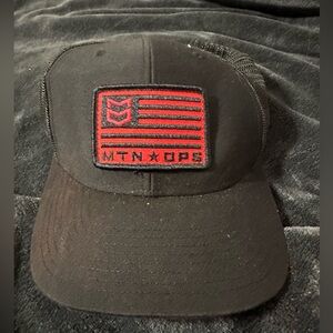 Mtnops hat